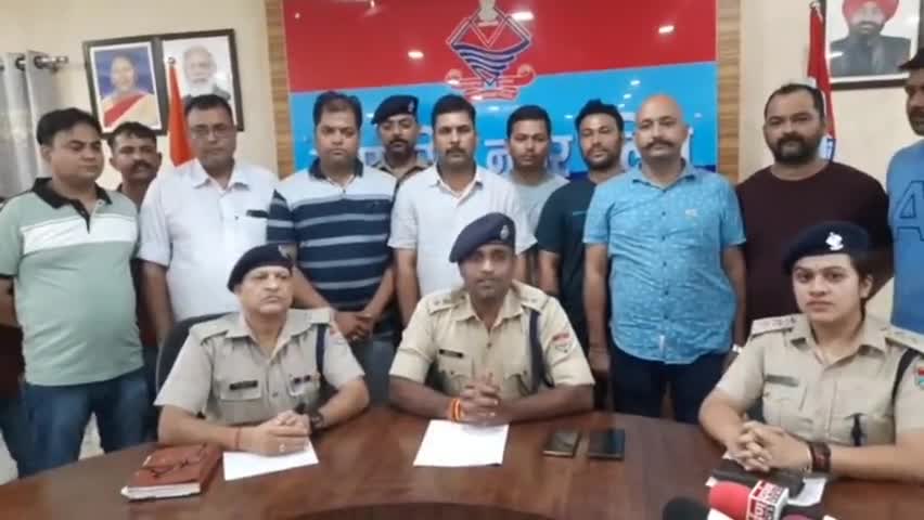#किच्छा :- #जिला #अस्पताल से फरार #आरोपी को #पुलिस ने किया गिरफ्तार एसएसपी डॉ मंजूनाथ टीसी ने किया खुलासा। #realzeeshan