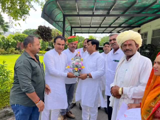 श्री धर्मेन्द्रजी काला #अध्यक्ष पाली जिला भूमि विकास #बैंक के नेतृत्व में निदेशकगण  श्री गोविन्दसिंह जी डोटासरा से मिले