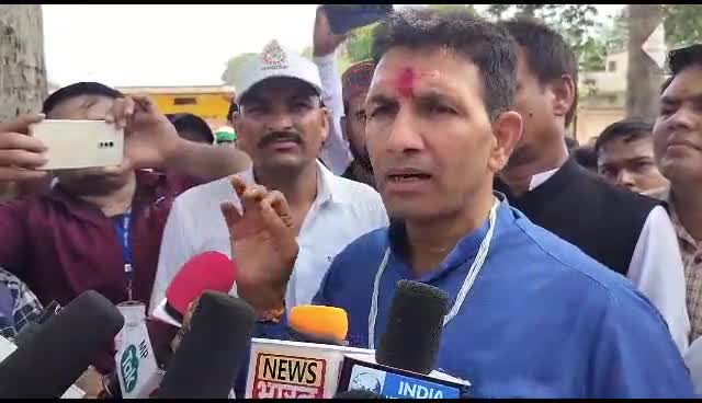 पवई: *"शिवराज की योजना है लूटो, बांटो,वोट दो और फिर लूटो योजना" जीतू पटवारी*
#jeetupatwari#congresss  pawai
#pawai