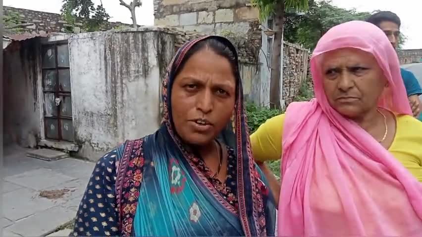 छोटी#बच्चियों से लेकर महिलाओं की सुरक्षा को खतरा आबादी क्षेत्र में दारु का ठेका सड़क पर सैकड़ों मंदिर  श्रीनाथ समूह सुनीता शर्मा राजनीतिक नेता मंत्री अपनी रोटियां सेक रहे हैं बेटी और महिलाओं को लेकर