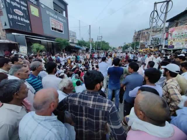 बहुत ही दुखद घटना है कि मेरे गाँव बहल  के भाई कृष्ण कुमार का गत दिवस अपहरण करके धारदार हथियार से गला रेत कर  हत्या कर दी गई है लेकिन #बहल पुलिस ने अभी तक FIR भी दर्ज नही की ओर  हत्यारों को पकड़ने के लिए कोई सार्थक प्रयास नहीं किया गया है।