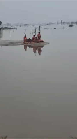 #FloodRescueOperation | 342 persons 𝐫𝐞𝐬𝐜𝐮𝐞𝐝 today in village Manjhwali and Akbarpur today.

#Faridabad #Haryana
