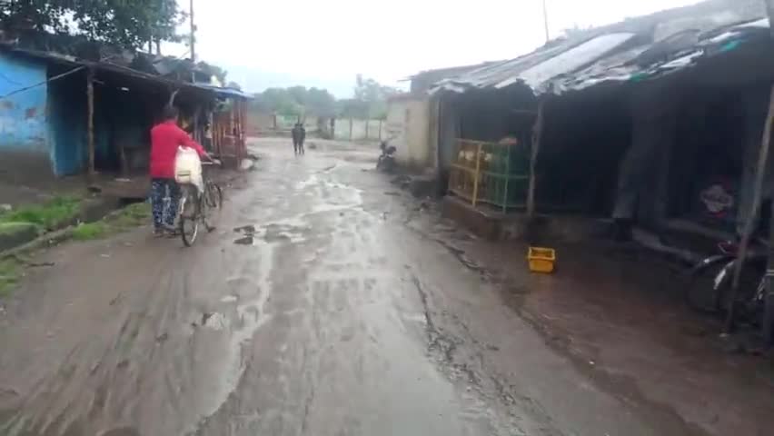 घोड़ाडोंगरी: #मध्य प्रदेश सरकार ने न.पा. सारणी को दिए करोड़ों रुपया खराब रोड खराब ही रह गई अच्छी रोड पर चढ़ाया गया है डामरीकरण@