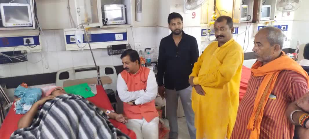 आज #पटना में #PMCH  में #लाठीचार्च  में घायल महिला मोर्चा भाजपा प्रदेश की नेत्री श्रीमति मीना झा जी को देखने गया।
