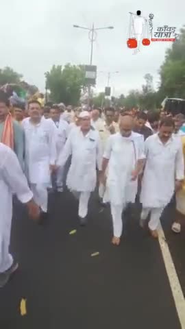 कांग्रेस कार्यकर्ताओं की आन बान शान प्रदेश के पूर्व मुख्यमंत्री आदरणीय श्री Digvijaya Singh जी है जो कार्यकर्ताओं की पीडा को समझते है 
जनता से जुडे मुद्दे की लड़ाई सड़क पर
राजा #दिग्विजयसिंह जिंदाबाद
#DigvijayaSingh