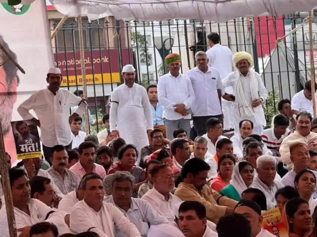 बद्रीरामजी जाखड़ व धर्मेन्द्रजी काला के नेतृत्व में 
जयपुर में मुख्यमंत्री से मिले #ncp 
#I_N_D_I_A  #oppositionmeeting