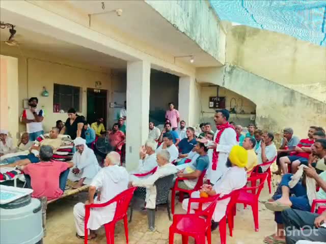 मेरठ #एक्सप्रेसवे पर #सड़क #दुर्घटना में एक ही परिवार के 6 #लोगों की मृत्यु  हो गई थी पीड़ित परिवार को #मुख्यमंत्री #राहत कोष से #आर्थिक मदद दिलाने हेतु #सर्व समाज की  #बैठक मैं अपने विचार रखते सपा नेता #किशोर #वाल्मीकि
