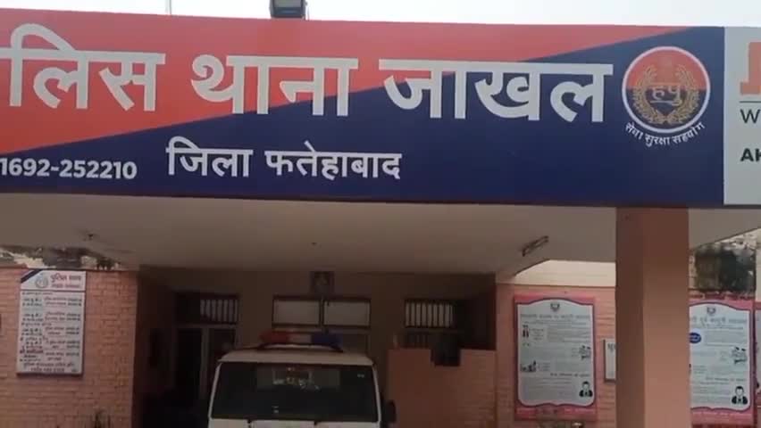 जाखल: जाखल मंडी के चंडीगढ़ रोड स्थित एक्सिस बैंक के एटीएम से 2 युवकों ने एटीएम कार्ड बदलकर लगभग ₹1 लाख निकाले
