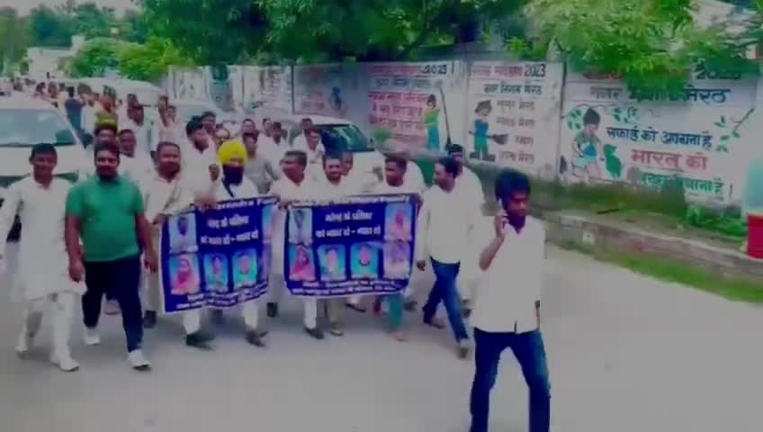 #मेरठ #एक्सप्रेसवे पर हुई #सड़क #दुर्घटना में 6 लोगों की मृत्यु हो गई थी आज #पीड़ित परिवार के पक्ष में #जिलाधिकारी मेरठ को  #आर्थिक #मदद हेतु सभी #साथियों के साथ #ज्ञापन दिया.
#समाजसेवी #किशोर #वाल्मीकि