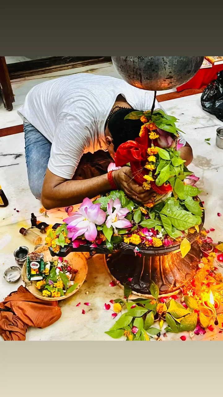 मलमास के तीसरे  सोमवार  को दुखहरन बाबा भोलेनाथ  जी का  दर्शन मिला।भोलेनाथ जी की  कृपा सभी भक्तों पर बनी रहे।
#हरहरमहादेव 
#ओमनमशिवाय 
#मलमास