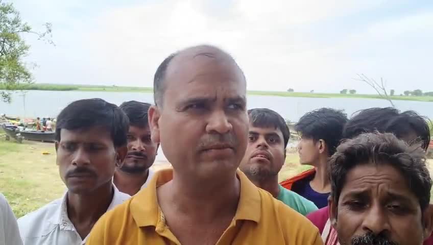 सावन के तीसरी सोमवारी है आज #भाजपा जैविक प्रकोष्ठ के प्रदेश संयोजक #दिलीप_कुमार_सिंह ने अपने महनार की युवा साथियों #महनार बाजार घाट समेत हसनपुर आदि घाटों पर साफ सफाई किया.. देखे यह रिपोर्ट