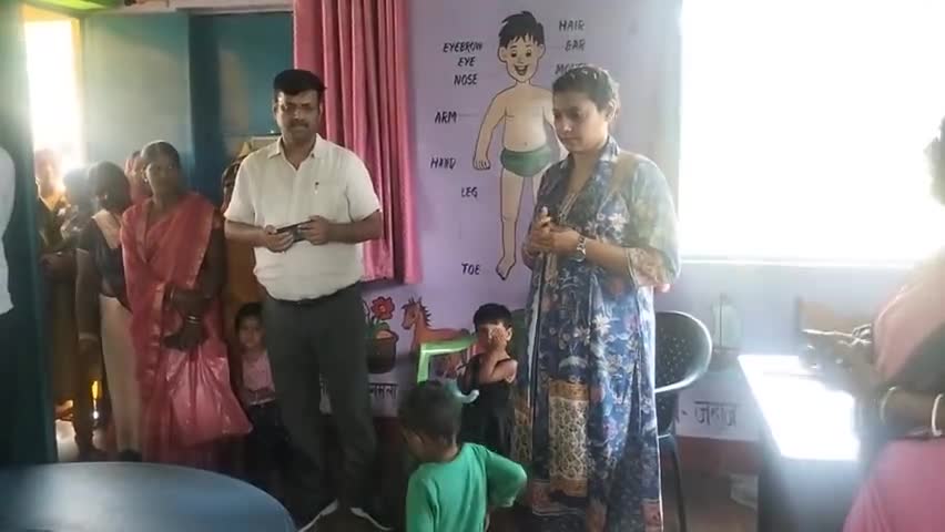 आज दिनांक 25/07/202 ग्राम हरली के आंगनबाडी, खेल मैदान का निगरानी करते हुए डीडीसी प्रेरणा दीक्षित