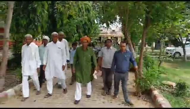 रामनिवास  समाजसेवी के जन्मदिन पर गांव इशरोदा में विद्यालय में पौधारोपण किया 🌱 250 फलदार और छायादार पौधे वितरित किए🌱🥀