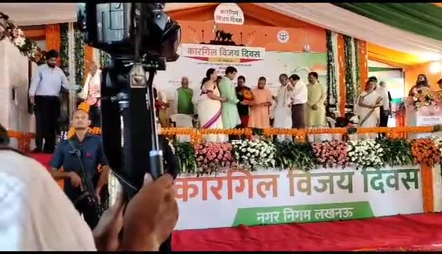 #नगर_निगम #लखनऊ कारगिल दिवस पर मुख्यमंत्री योगी आदित्यनाथ व महापौर ने वीरगति को प्राप्त शहीदों को अर्पित की श्रद्धांजलि