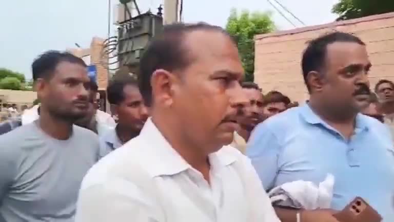 #मेडता विधानसभा के गांव लाम्बां जाटान में मृतक राजू नायक की संदिग्ध परिस्थितियों में हुई मृत्यु के मामले को लेकर मृतक के परिजनों द्वारा नागौर कलेक्ट्रेट एवं एसपी ऑफिस के आगे विरोध प्रदर्शन एवं ज्ञापन कार्यक्रम में मीडिया से रूबरू हुए..