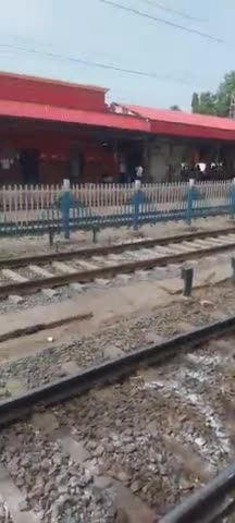 आरा स्टेशन: लापरवाही को हद हो गई है RPF स्टेशन सामने है।
कुछ दिन पहले एक हादसा हुआ था।
स्टेशन मास्टर भी लापरवाह #rail