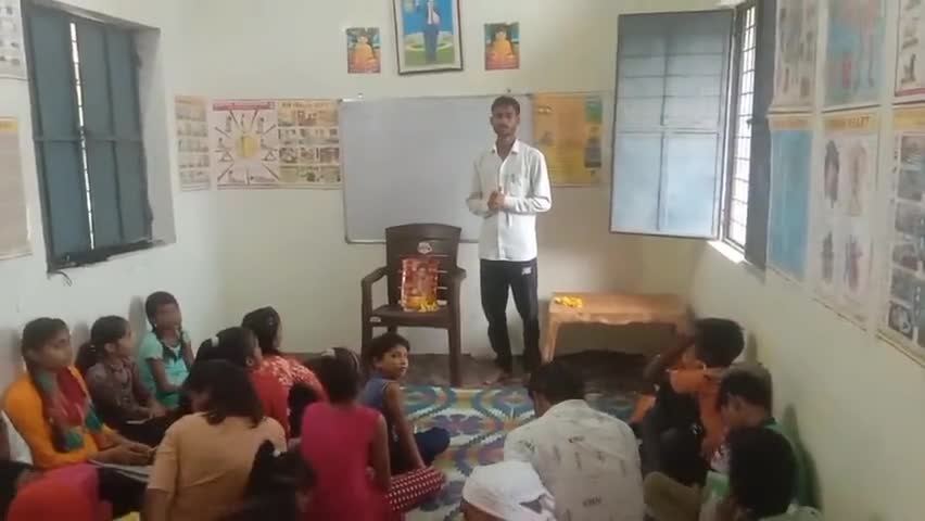 पथ पर निरंतर अग्रसर रहना,ही संघर्ष की गाथा है
चरखारी नगर के वार्ड रूपनगर में चल रही पाठशाला रूपनगर को तीन वर्ष पूर्ण हुए संचालक: इन्द्र कुमार कुशवाहा #पाठशाला जुलाई 2020 से निरंतर जारी है पाठशाला छात्रों की संवाहक बनी