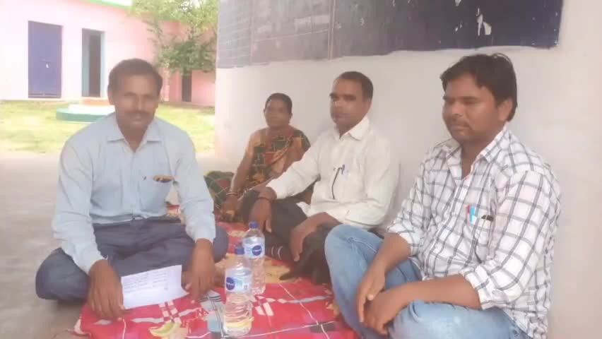 धुरकी बीआरसी के प्रांगण में पारा शिक्षको ने दिया धरना पेपर वेरिफिकेशन नही होने से शिक्षको में हुई आक्रोश #educationnews