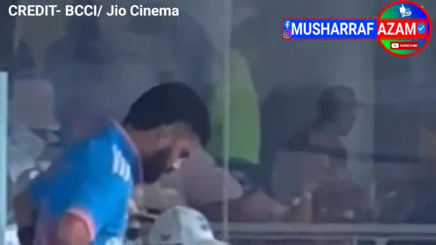 भारत बनाम वेस्टइंडीज दूसरे वनडे में बाहर किए जाने के बाद विराट कोहली भावुक हो गए और वॉटर बॉय बन गए!  🔥
 #INDvsWI #टेस्टमैच #टेस्ट #विराटकोहली #वायरलपोस्ट