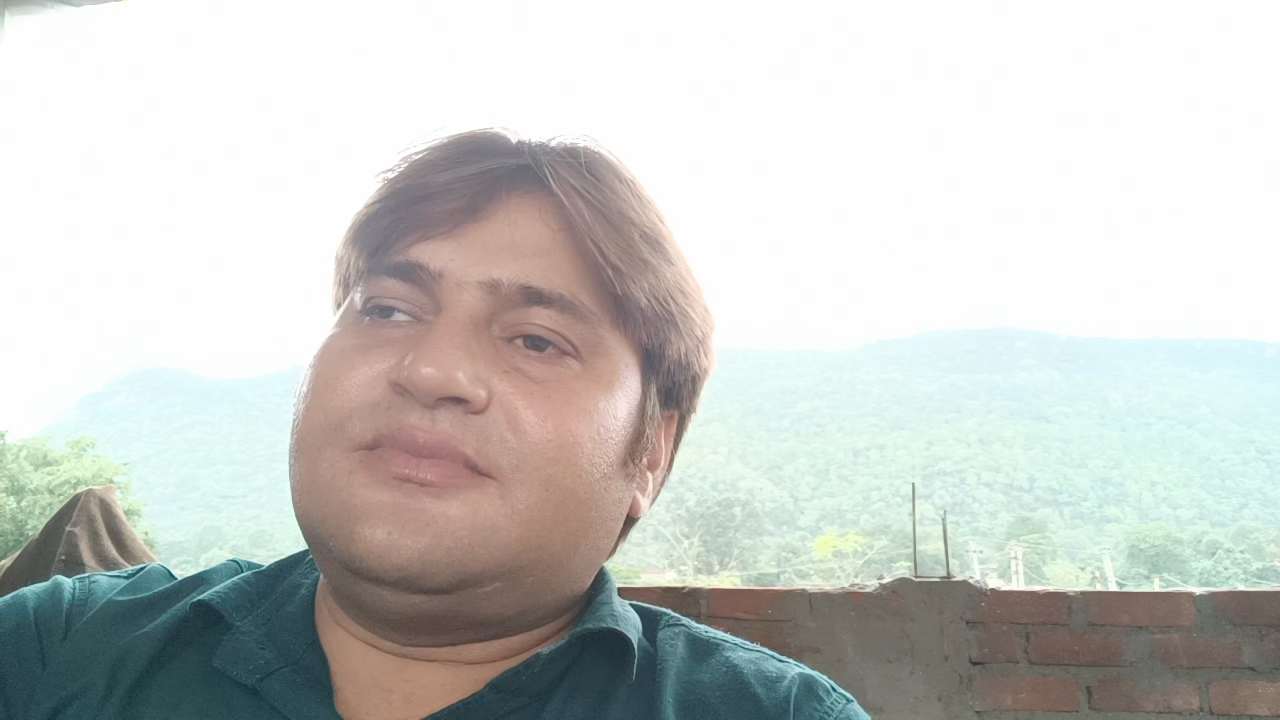 मैं कल भी सिकंदर था 
मैं आज भी सिकंदर हूं
#कविता