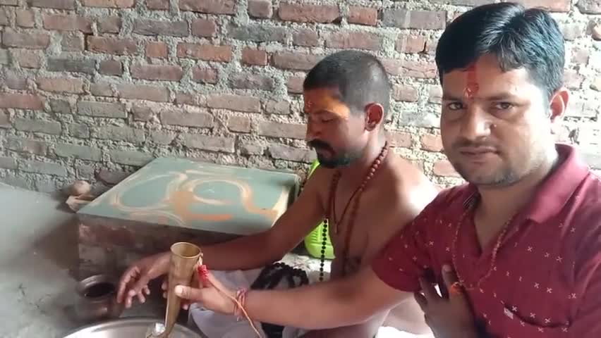 पंडित महेंद्र कुमार गौतम द्वारा खड़िया गांव में शिवा अभिषेक किया गया हर हर महादेव