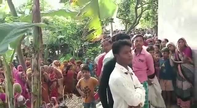 #NitishKumar के बिहार में यह क्या हो रहा है? 

आम जनता डर के साए में जीने को मजबूर है और गुंडे- बदमाश बेखौफ हैं।

#BaatBiharKi