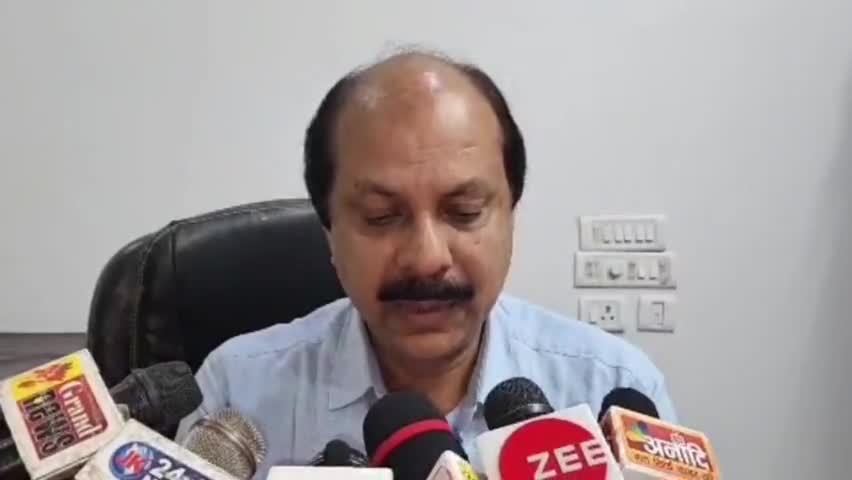 बतौली सामुदायिक स्वास्थ्य केंद्र की लापरवाही का यह  आलम है कि वहाँ पदस्थ स्टाप नर्स भी परेशान है अपने बच्चे के इलाज के लिए ।

#tsbaba