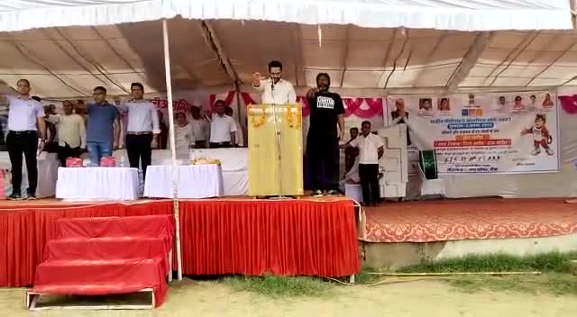 दौसा: दौसा जिला कलेक्टर के द्वारा राजीव गांधी ग्रामीण व शहरी ओलम्पिक का सपथ दिलाकर शुभारंभ किया #dausa#राजीव गांधी ओलम्पिक