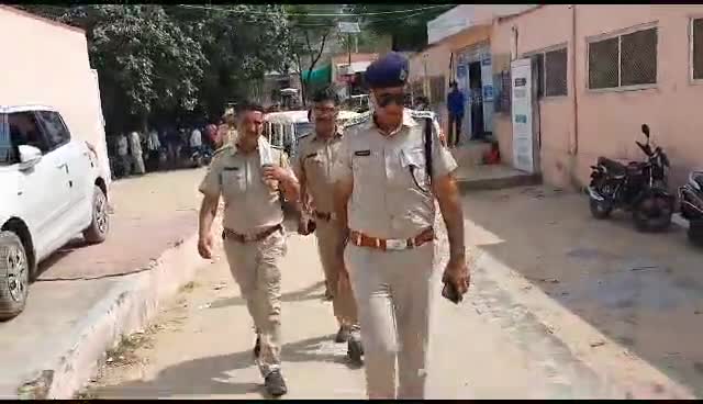 #नागौर  मृतक के परिजनों का कहना है जब तक आरोपियों के नाम का खुलासा कर गिरफ्तारी  नहीं किये जाते तब तक मृतक की बॉडी परिजनों द्वारा नहीं ली जाएगी