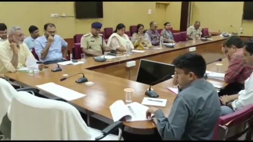 हनुमानगढ़: 9 अगस्त से होगा मेरी माटी मेरा देश #अभियान तैयारियों को लेकर जंक्शन स्थित जिला #कलेक्ट्रेट सभागार में #आयोजित हुई #बैठक