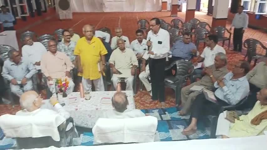 कासगंज: #विद्या भारती अखिल भारतीय सह संगठन मंत्री श्री यतेंद्र जी शर्मा सरस्वती विद्या मंदिर इंटर कॉलेज कासगंज में बैठक लेते हुए