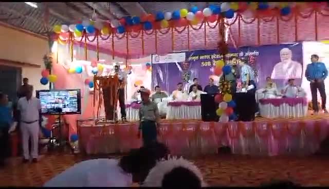 गढ़वा सोनपुरवा मे शालिग्राम अग्रवाल मध्य विद्यालय से अमृत भारत स्टेशन योजना में नृत्य करते हुए विशाल कुमार
