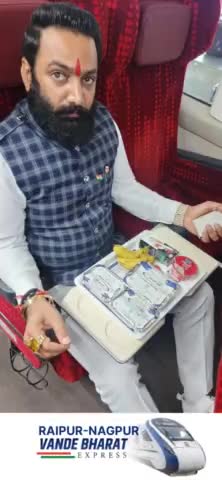 वन्दे भारत बस आसमान में उड़ती नहीं है बाक़ी सब हवाई जहाज से भी अच्छा है... रायपुर-नागपुर सफ़र की कुछ तस्वीरें..#धन्यवाद आदरणीय #प्रधानमंत्री #नरेन्द्र_मोदी_जी 
#VandeBharatExpress #VandeBharatTrain #train
