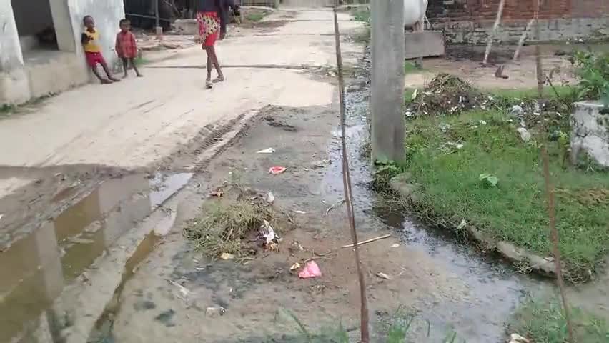 ###श्रावस्ती###
ग्राम पंचायत शाहपुर बरगदवा आरसीसी रोड़ पर नाली का गंदा पानी हमेशा भरा रहता है आने जाने में दिक्कत होती ह