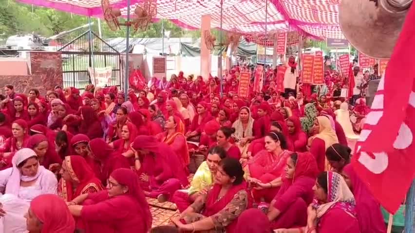 हिसार: लघुसचिवालय में 1600 आशा वर्कर्स की तीसरे दिन भी #हड़ताल जारी,वेतन बढ़ोतरी व कर्मचारी का दर्जा दिए जाने की उठाई मांग