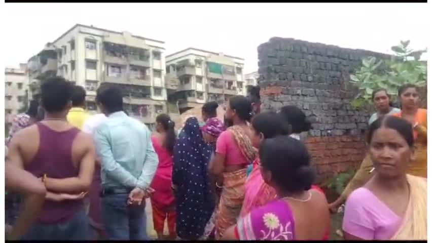 एक गरीब व एक अमीर  के वोटों के किमत समान लेकिन गरीबों के बाते अनसुनी कर देना परंपरा बन गई है।
#आम रास्ता