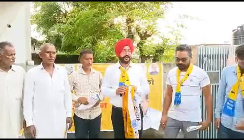 हलकारादौर व #हरियाणा_ में  चल रही है #आमआदमीपार्टी की हवा हर रोज सैंकड़ों लोग हो रहें हैं शामिल -एडवोकेट कर्मवीर सिंह बुटर #आप