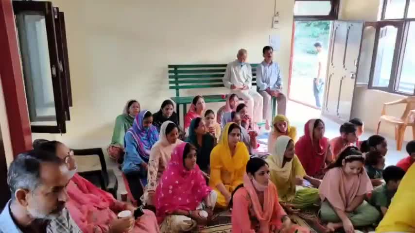 कुनिहार: जाबल झमरोट के गांव रिंवी के युवक मंडल ने की बैठक