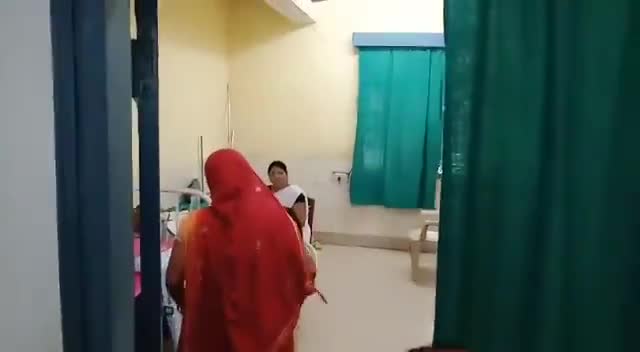 महिषी हॉस्पिटल PHC में #नर्स (ANM) निधी कुमारी,किसी मरीज का डिलीवरी हो तो 2000 हज़ार से 5000 हजार चाहिए !#Dm_Saharsa Sir