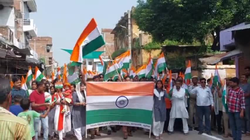 चरखारी:#मेरी_माटी #मेरा_देश #हर_घर_तिरंगा_अभियान" कार्यक्रम के अन्तर्गत उपजिलाधिकारी डॉ.प्रदीप कुमार जी के निर्देशन में #तिरंगा_रैली निकाली गई जिसमें जिला शिक्षा एवं प्रशिक्षण संस्थान चरखारी के प्रशिक्षुओं सहित छात्रों ने बढ़ चढ़..