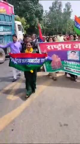 प्रदेश में बढ़ रहे महिला अत्याचार, अपराध और काला बाजारी पर राष्ट्रीय जन समर्थन पार्टी के पदाधिकारियों ने रैली निकाल कर जिलाधिकारी कोटा का घेराव कर राष्ट्रपति को ज्ञापन सौपा।
#कोटा #राजस्थान #kota #Rajasthan #राष्ट्रीय_जन_समर्थन_पार्टी #किसान