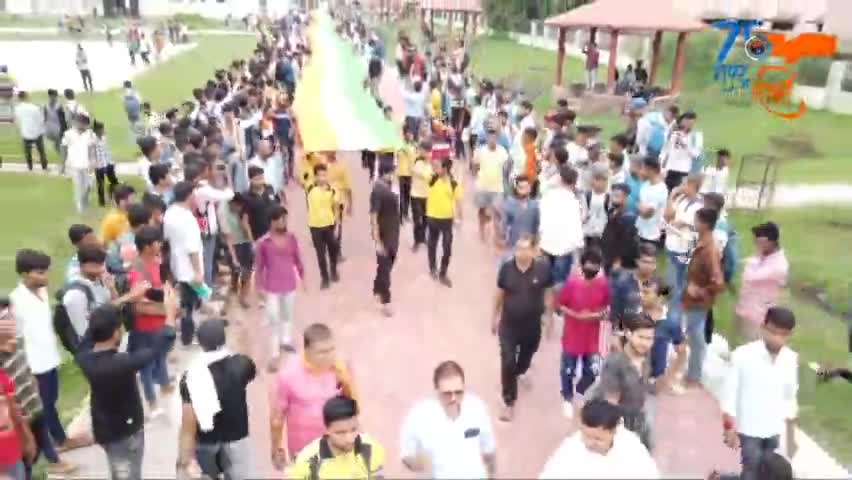 अभाविप जहानाबाद इकाई द्वारा स्वतंत्रता दिवस के निमित्त डेढ़ किलोमीटर लंबी तिरंगा यात्रा निकाली गई जिसमें स्थानीय शिक्षण संस्थानों के सैंकड़ों विद्यार्थियों ने बढ़चढ़ कर भाग लिया। 

 #ABVPTirangaRally
#ABVPBihar