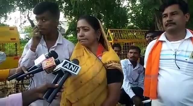 जिस प्रदेश में 5 साल की बच्ची सुरक्षित नहीं है।

जिस प्रदेश में महिलाएं सुरक्षित नहीं है।

घर-घर नशा परोसा जा रहा है वो मुख्यमंत्री #भूपेश_बघेल जी क्या महिला सुरक्षा की बात करते है, उसे तो सुरक्षा का अर्थ भी नहीं पता है।