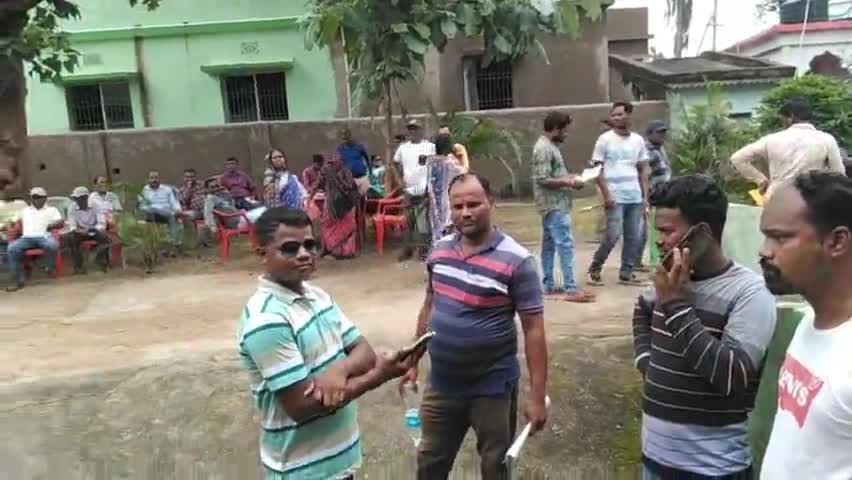 ବ୍ରାହ୍ମଣୀତରଙ୍ଗ: ଲାଠିକଟା ବ୍ଲକ କାର୍ଯ୍ୟାଳୟରେ ଜିଲ୍ଲାପାଳଙ୍କ ଜନଶୁଣାଣି ଶିବିର ଅନୁଷ୍ଠିତ