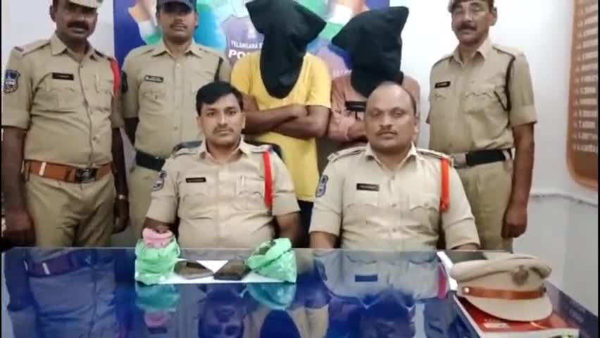 పెగడపల్లె: గంజాయి సరఫరా ఇద్దరు అరెస్ట్ వారి వద్ద నుండి 300 గ్రా. గాంజాయి,1బైక్ స్వాధీనం చేసుకున్న పెగడపల్లి పోలీసులు