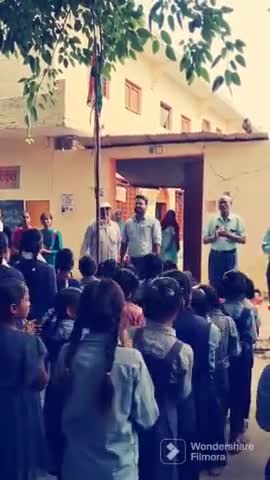 राष्ट्रीय कवि गोपाल पाठक ने किया ध्वजारोहण..




#kavigopalpathak #tiranga #viral #shayri