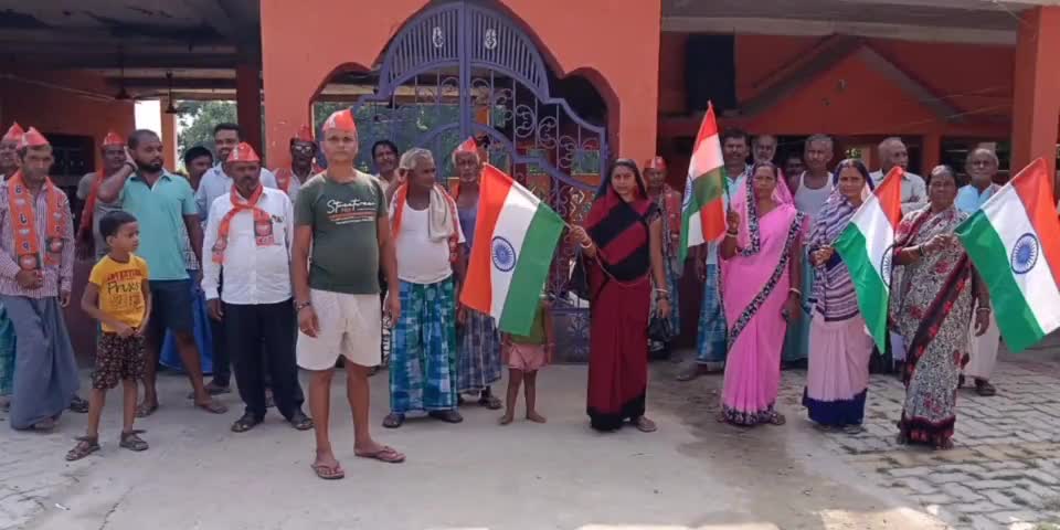 बैसा: मंझौक में भाजपा महिला मोर्चा अध्यक्ष के नेतृत्व में निकाला गया  तिरंगा यात्रा