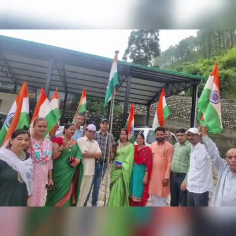 भरा नहीं है भावों से बहती जिसमें रसधार नहीं
वह हृदय नहीं पत्थर है जिसमें स्वदेश का प्यार नहीं
🇮🇳🇮🇳 #narendradangwal
