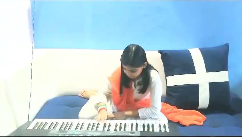 मेरी छोटी बेटी स्वर लारा स्वतंत्रता दिवस के अवसर पर वंदे मातरम प्ले करते हुए....!
#HappyIndependenceDay