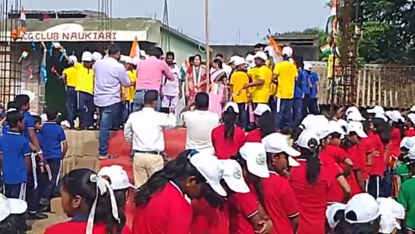 ରାସୋଳ: ନାଉକିଆରୀ ଏନ ସି ସି କ୍ଲବ ଠାରେ 77 ତମସ୍ୱାଧୀନତା ଦିବସ ପତାକା ଉତ୍ତୋଳନ କଲେ ରାଜ୍ୟ ବିଜେଡ଼ି ମହିଳା ସମ୍ପାଦିକା ନମିତା ନାୟକ